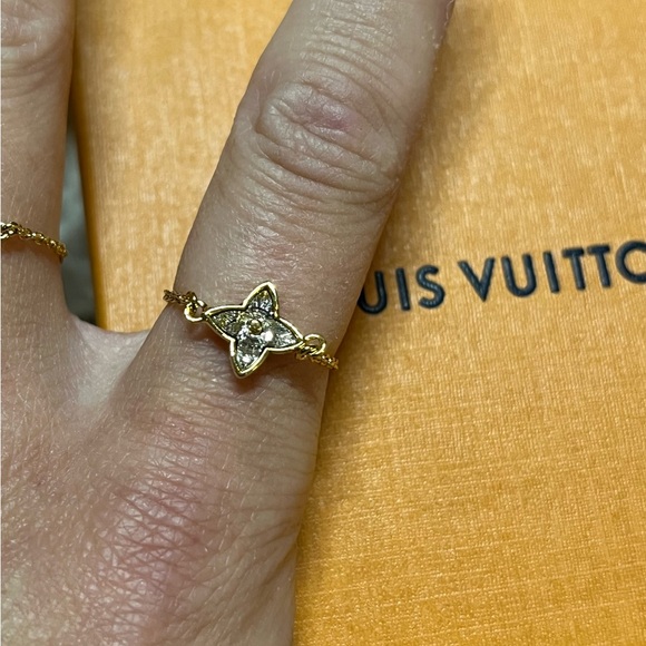 Louis Vuitton Jewelry - Louis Vuitton Chain Signature Flower Ring size 6.5 US womens